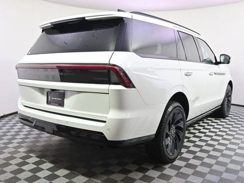 New 2026 Lincoln Navigator Reserve w/ Jet Appearance Package AWD/4WD image 6