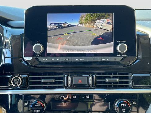 Certified 2024 Nissan Pathfinder SV image 11