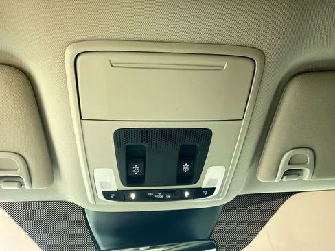 Used 2024 Honda Pilot Touring image 9