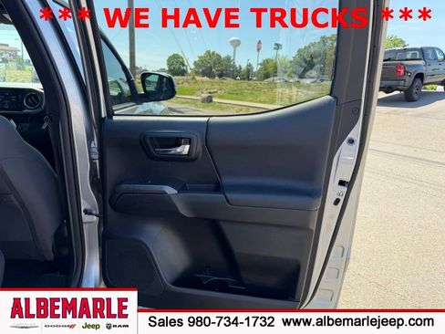 Used 2017 Toyota Tacoma TRD Off-Road w/ Tow Package (A/T) image 32