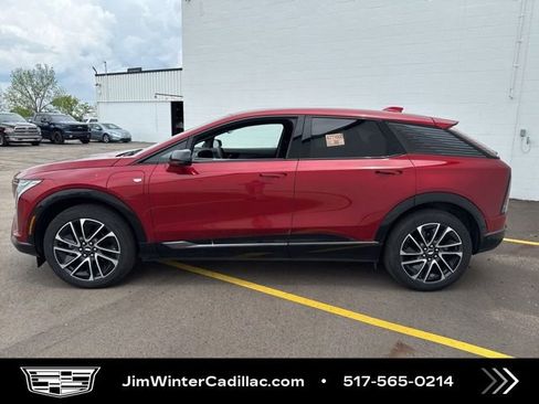 Certified 2025 Cadillac Optiq Sport 2 w/ LPO, Floor Liner Package AWD/4WD image 10