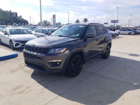 Used 2020 Jeep Compass Latitude image 3