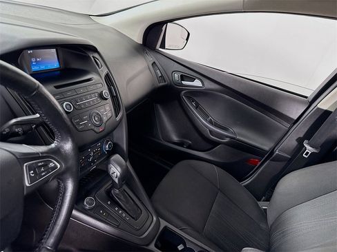 Used 2017 Ford Focus SE w/ Cold Weather Package image 24