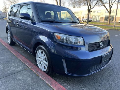 Used 2008 Scion xB FWD image 2