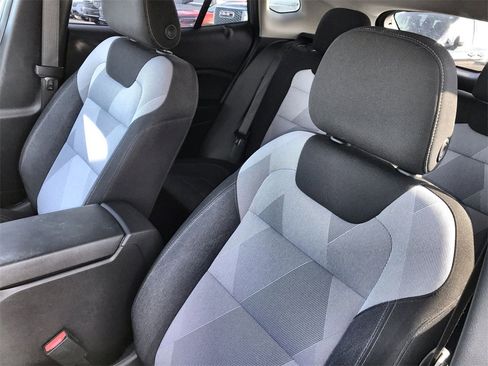 Used 2024 Chevrolet Trax LS w/ LS Convenience Package image 11