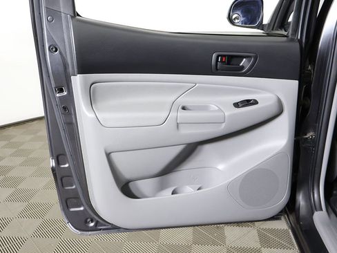 Used 2014 Toyota Tacoma 4x4 Double Cab w/ SR5 Package image 21