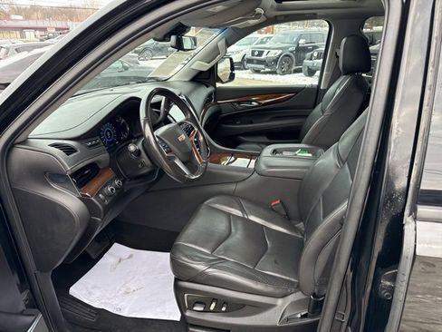Used 2019 Cadillac Escalade ESV Premium Luxury image 30
