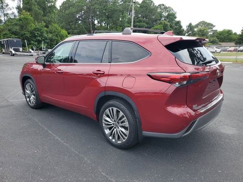 Used 2022 Toyota Highlander Platinum AWD/4WD image 4