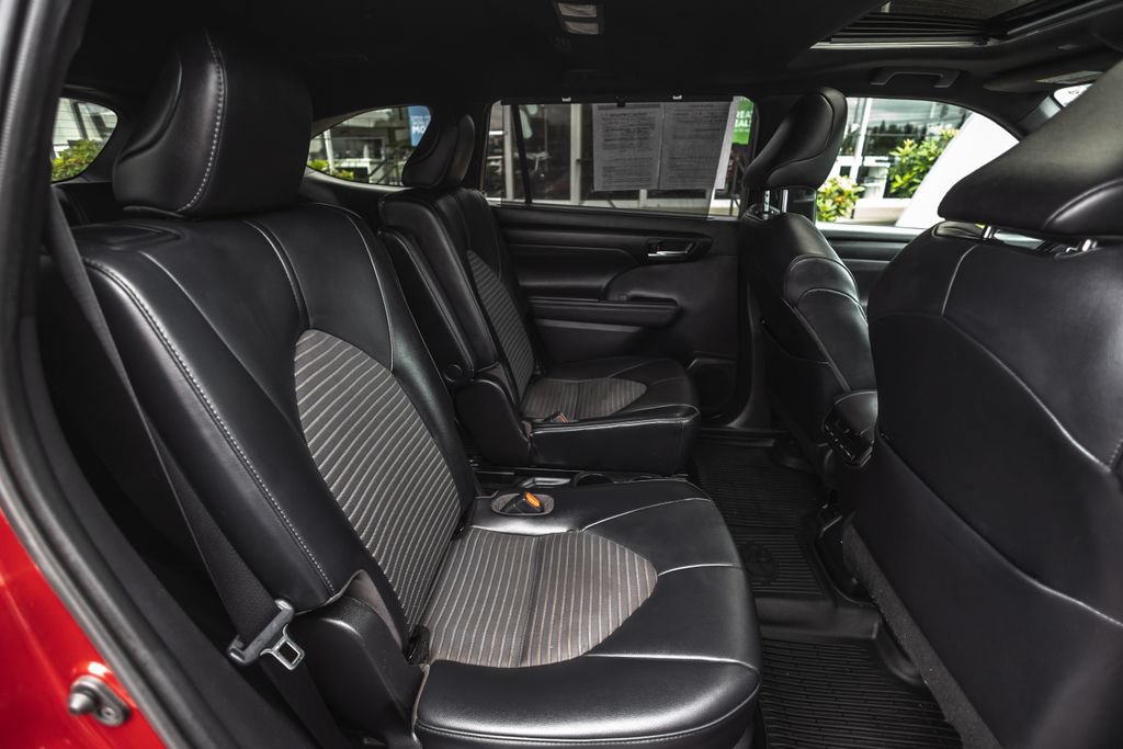 Used 2021 Toyota Highlander XSE AWD/4WD image 30