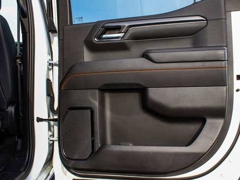 Used 2024 GMC Sierra 1500 AT4 w/ Technology Package image 12