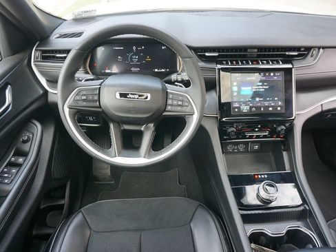 Used 2024 Jeep Grand Cherokee L Altitude AWD/4WD image 6