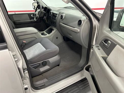 Used 2003 Ford Expedition XLT image 12