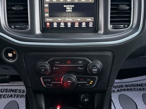 Used 2020 Dodge Charger SXT w/ Leather Interior Group RWD image 17