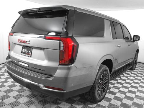 Used 2025 GMC Yukon XL Elevation w/ Elevation Premium Package AWD/4WD image 4