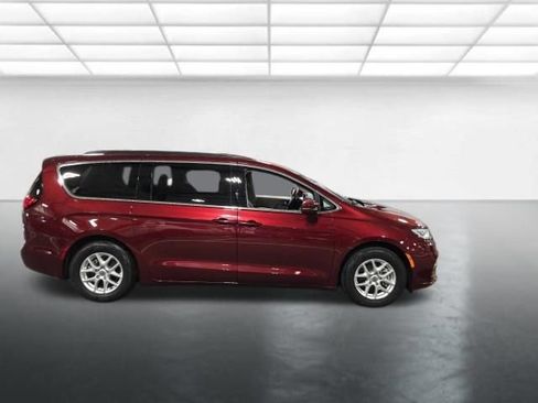 Used 2022 Chrysler Pacifica Touring-L FWD image 3