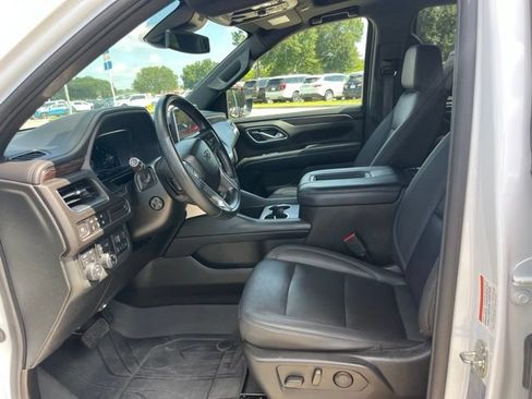 Used 2023 Chevrolet Tahoe Z71 w/ Z71 Off-Road Package AWD/4WD image 17