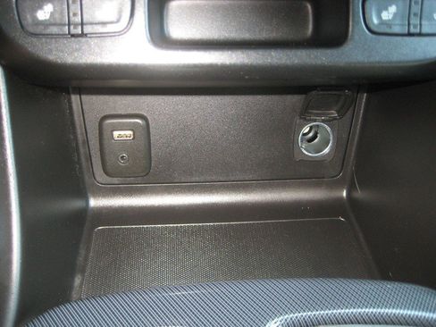 Used 2018 Chevrolet Colorado Z71 image 19