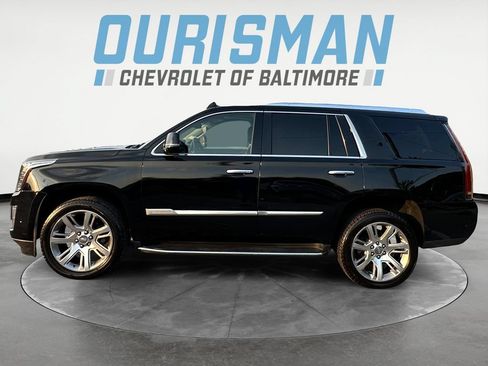 Used 2019 Cadillac Escalade Luxury RWD image 3