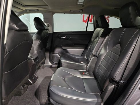 Used 2024 Toyota Highlander XLE image 36