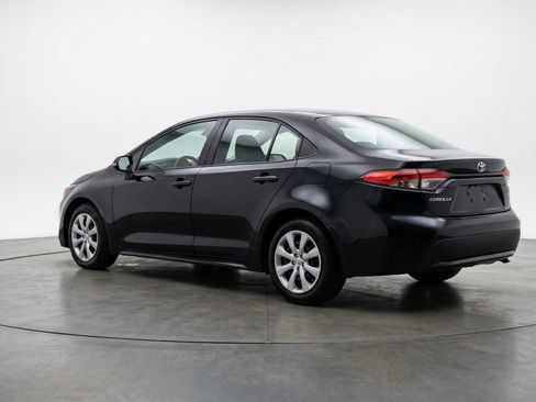 Used 2025 Toyota Corolla LE FWD image 6