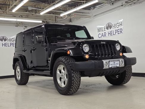 Used 2015 Jeep Wrangler Unlimited Sahara w/ Connectivity Group AWD/4WD image 5