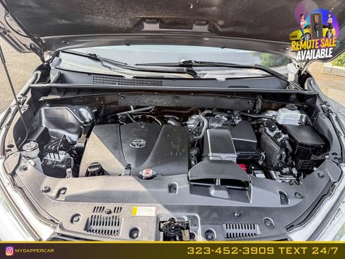 Used 2019 Toyota Highlander XLE FWD image 22