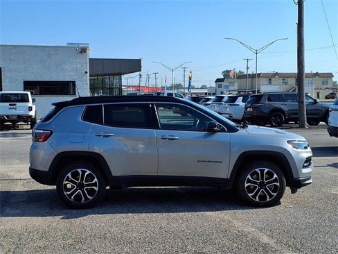 Certified 2024 Jeep Compass Limited image 2