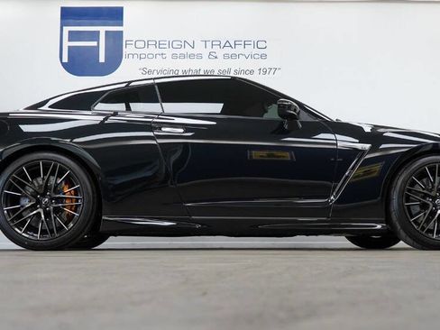 Used 2021 Nissan GT-R Premium image 25