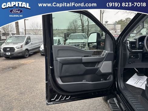 Used 2025 Ford F350 Lariat w/ Black Appearance Package image 19