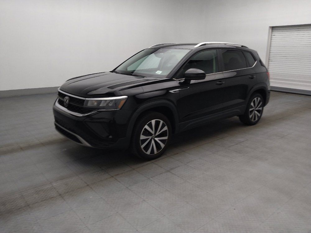 Used 2023 Volkswagen Taos SE FWD image 2