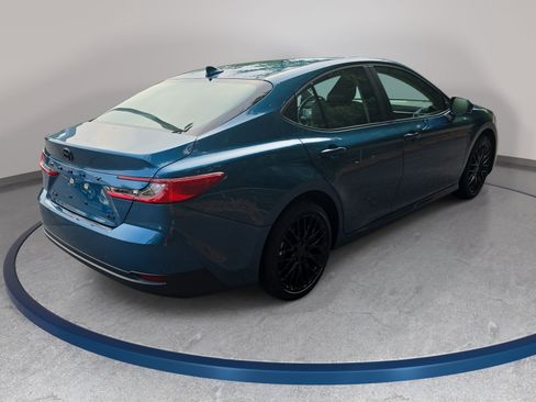 Used 2026 Toyota Camry LE FWD image 5