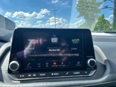 Certified 2025 Nissan Rogue SV AWD/4WD image 11