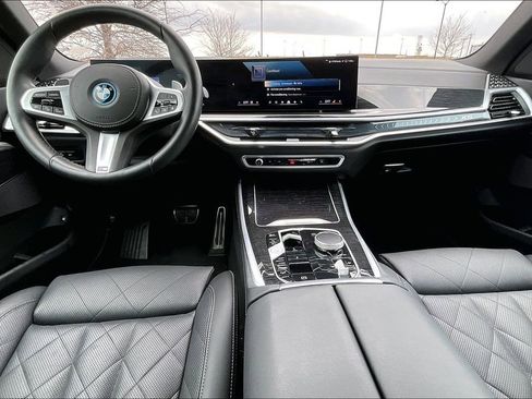 Used 2025 BMW X5 xDrive50e w/ M Sport Package image 17