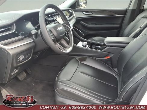 Used 2023 Jeep Grand Cherokee Limited AWD/4WD image 11