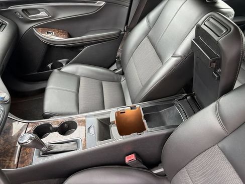 Used 2015 Chevrolet Impala LT w/ Convenience Package FWD image 22