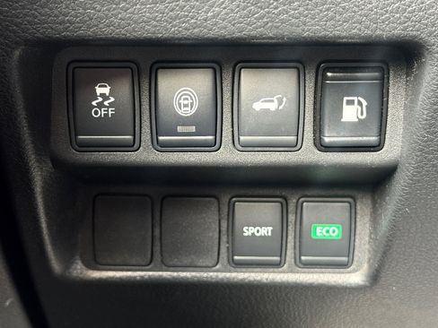 Used 2019 Nissan Rogue SV image 19