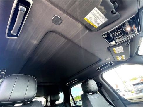 Used 2025 Land Rover Range Rover Sport SE AWD/4WD image 27