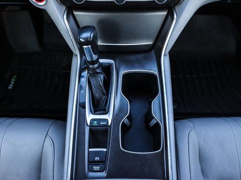 Used 2018 Honda Accord Touring image 30