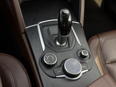 Used 2018 Alfa Romeo Stelvio AWD image 26