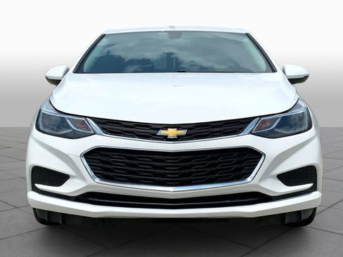 Used 2018 Chevrolet Cruze LT w/ Convenience Package image 3