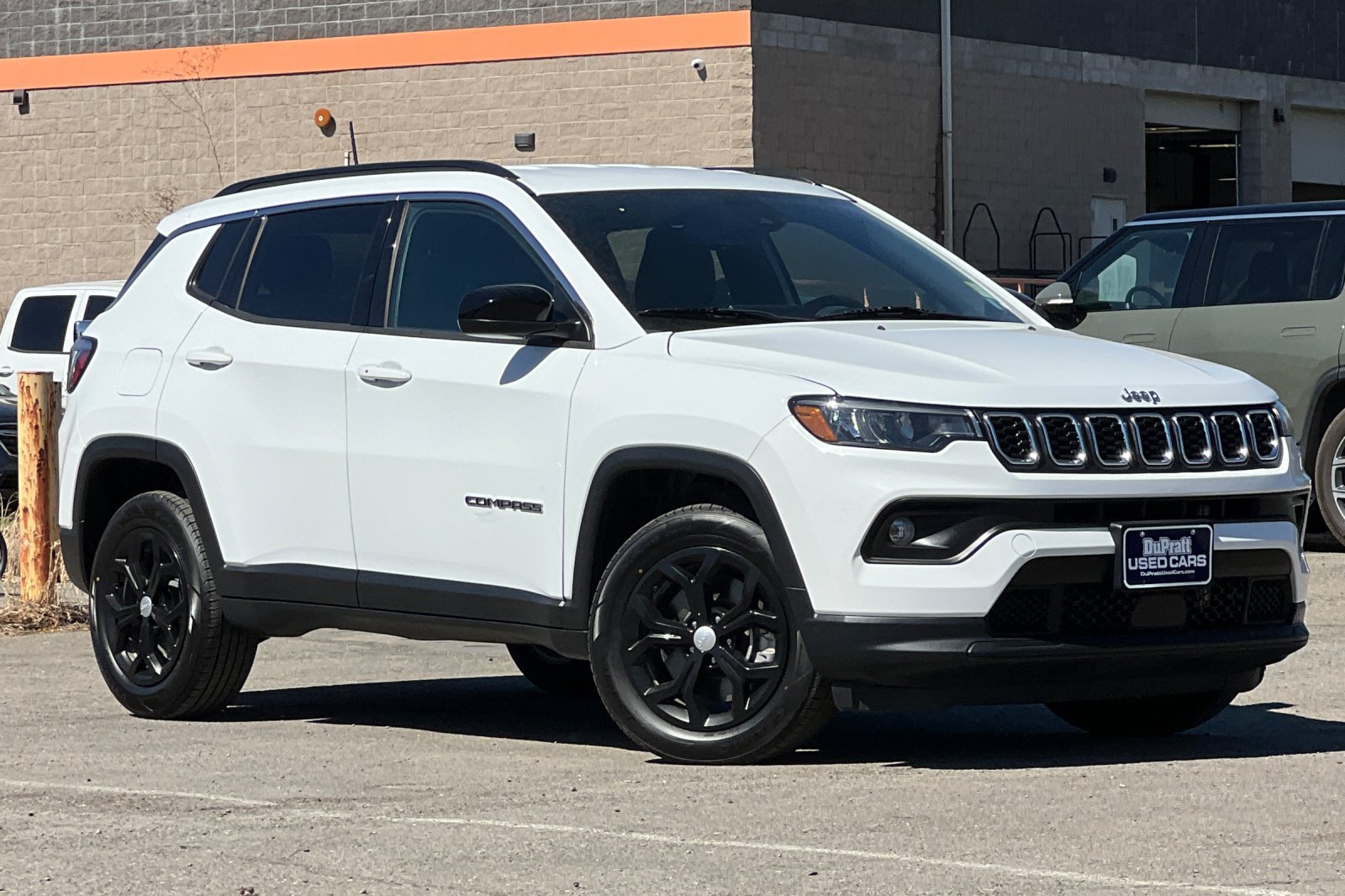 Used 2024 Jeep Compass Latitude AWD/4WD image 2