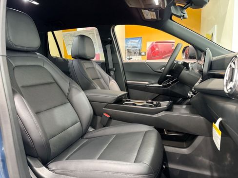 New 2026 Chevrolet Equinox LT w/ Convenience Package II FWD image 20