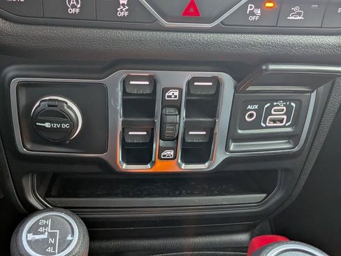 New 2025 Jeep Gladiator Sport AWD/4WD image 21
