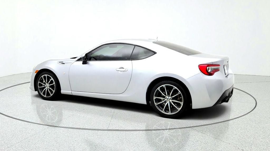 Used 2017 Toyota 86 RWD image 7