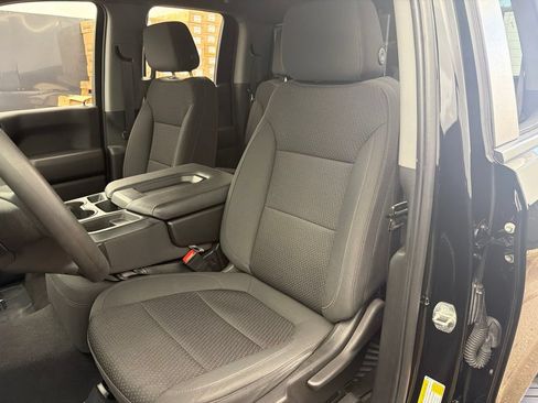 Used 2022 Chevrolet Silverado 1500 Custom w/ LPO, Blackout Package AWD/4WD image 17