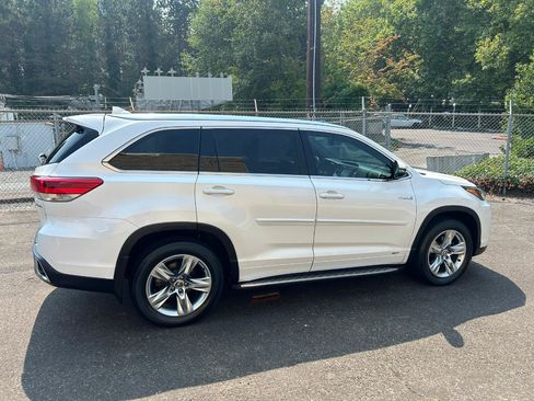 Used 2019 Toyota Highlander Limited AWD/4WD image 4
