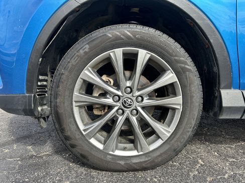 Used 2017 Toyota RAV4 Limited image 29