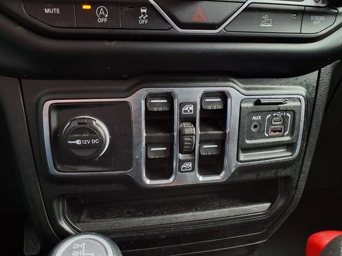 Used 2023 Jeep Gladiator Overland w/ Cold Weather Group image 7