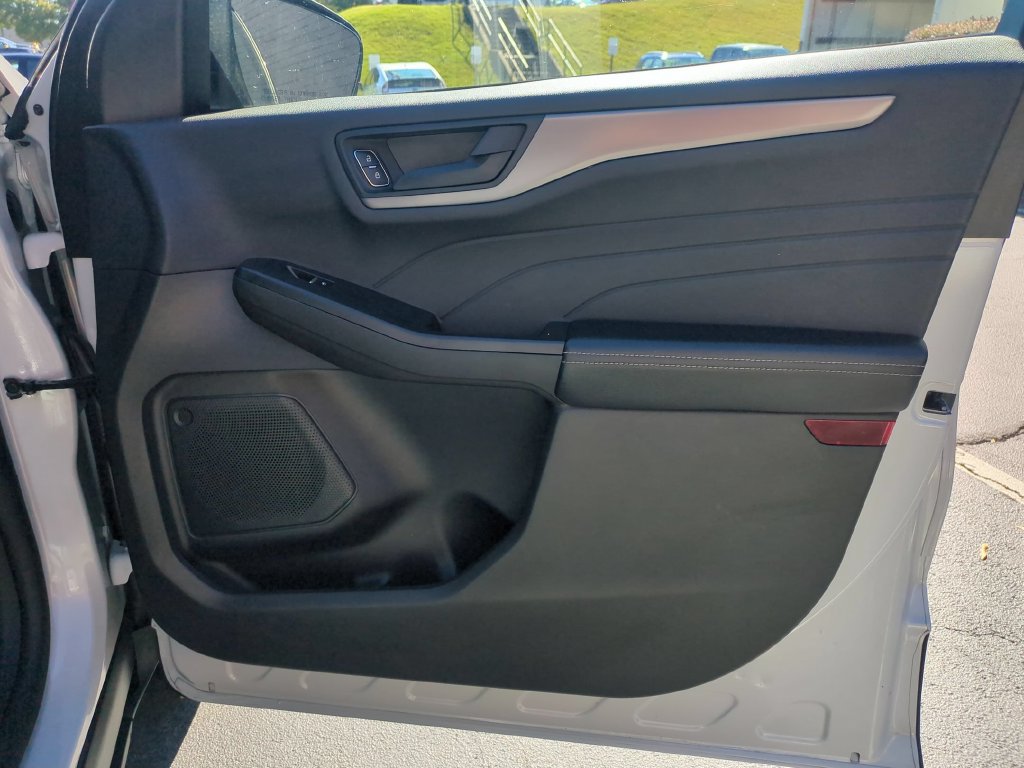 Used 2025 Ford Escape Active AWD/4WD image 29