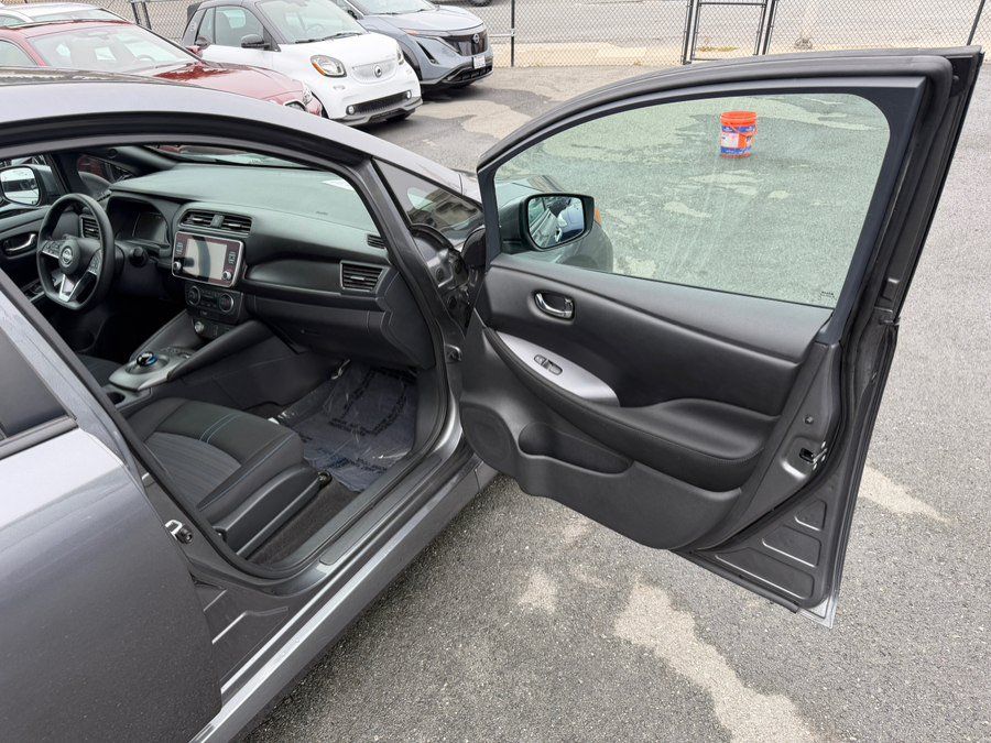 Used 2025 Nissan Leaf S FWD image 32